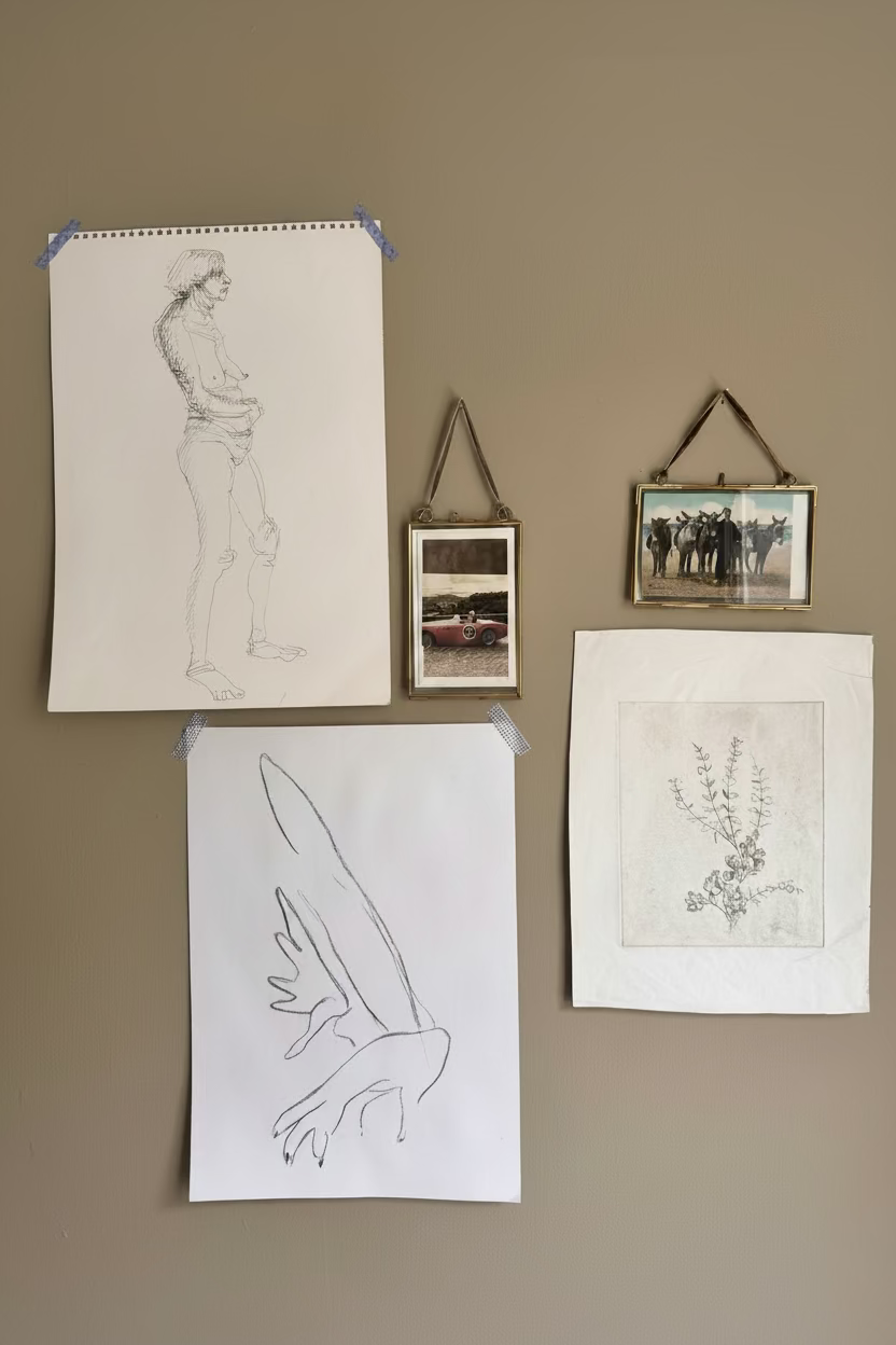Small hanging glass display frame | portrait