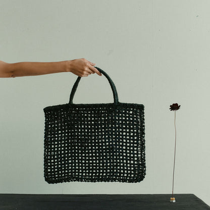 Hand crafted macrame Maree bag by Slow Fashion Brand Handwoven by Uri.